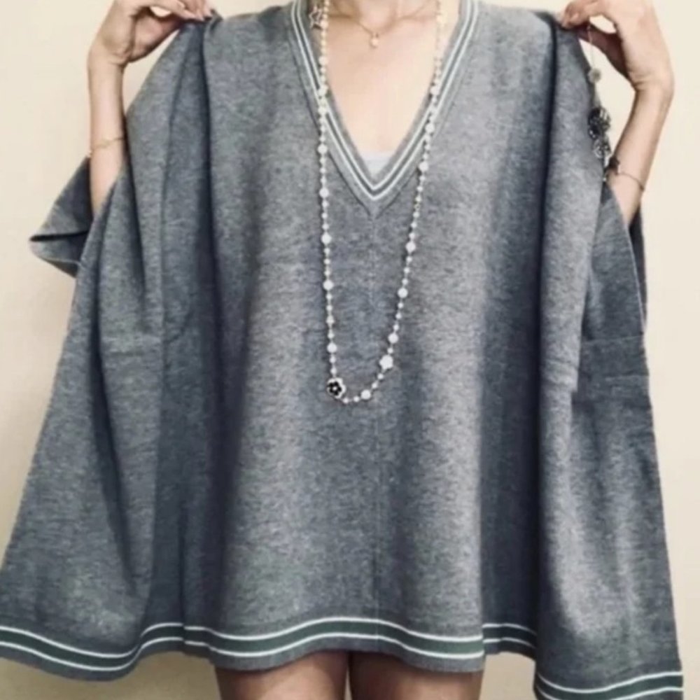 House of Harlow 1960 V-Neck Heather Gray Poncho Shrug Sweater, OSFA. Like New - Picture 2 of 9